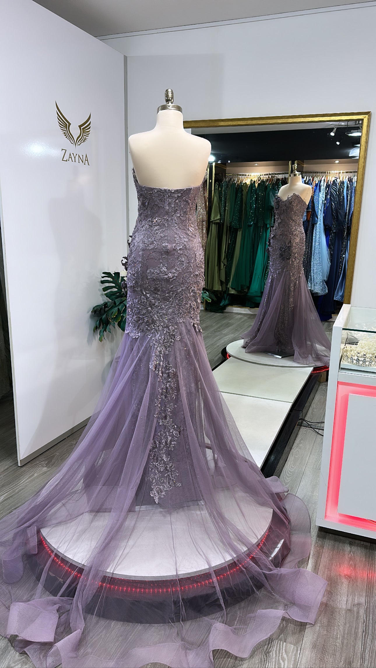Elegant purple sleeveless dress worked design
