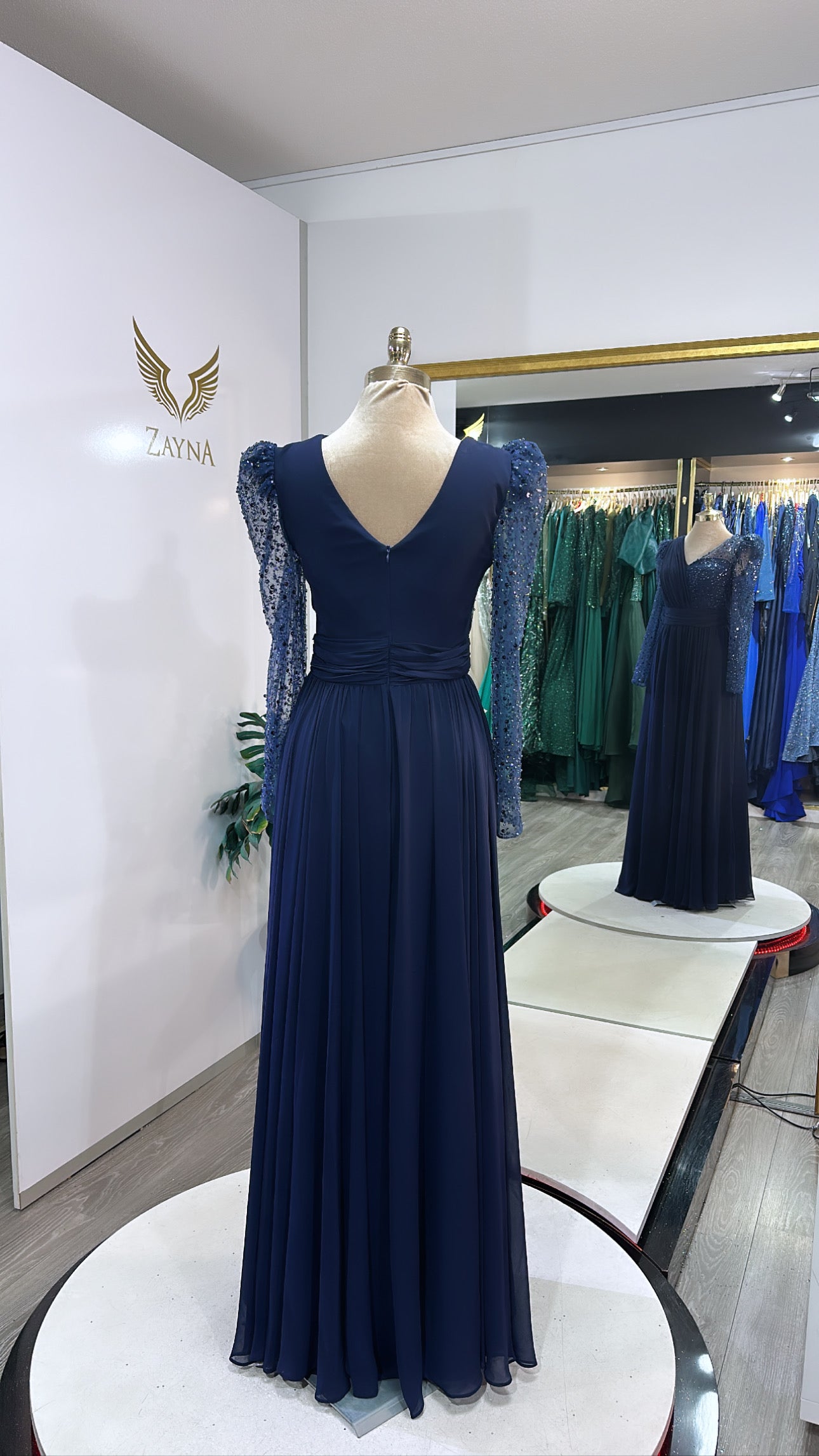 Elegant dark blue dress with sequins and crepe fabric