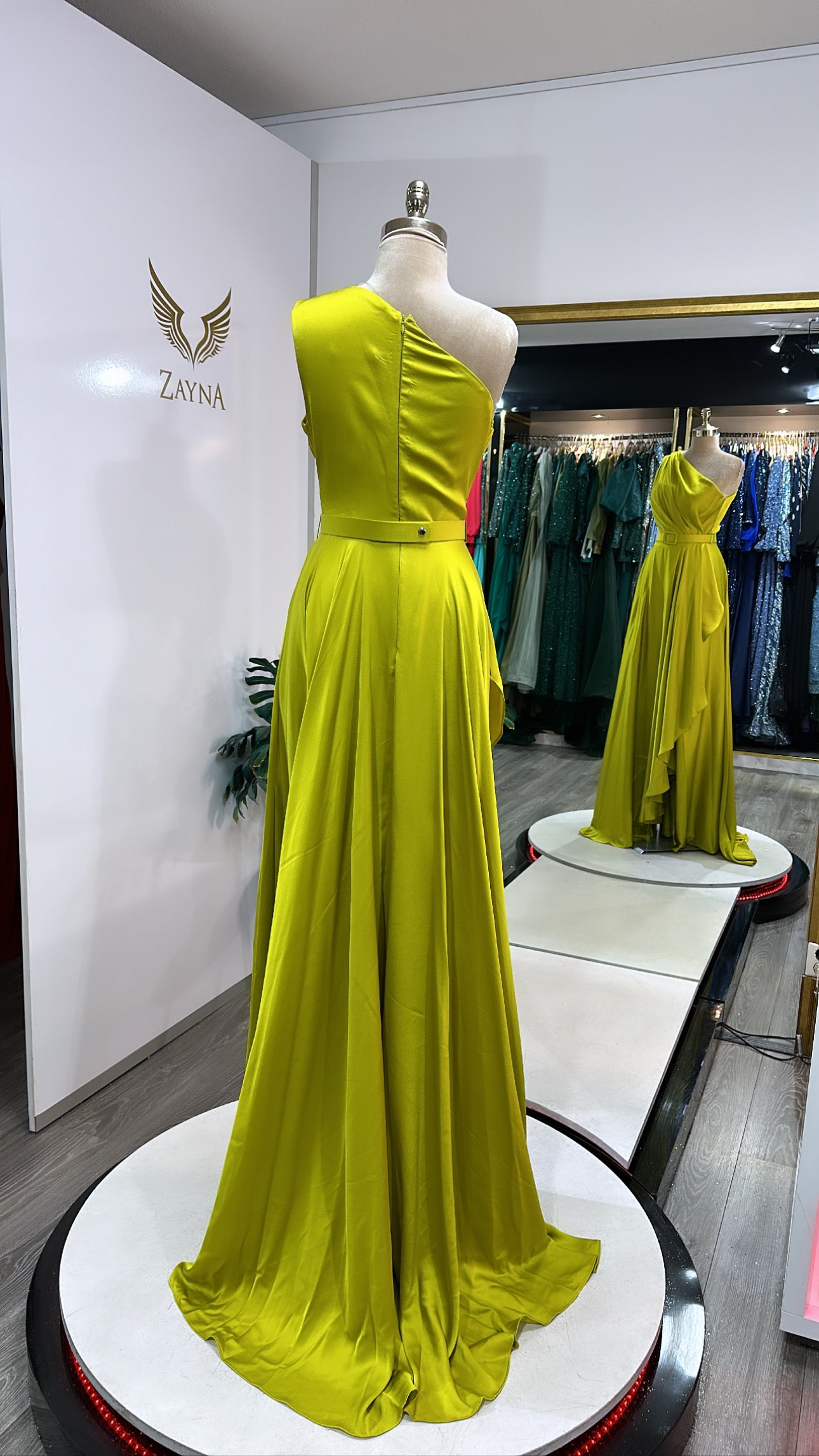 Elegant oil green, satin