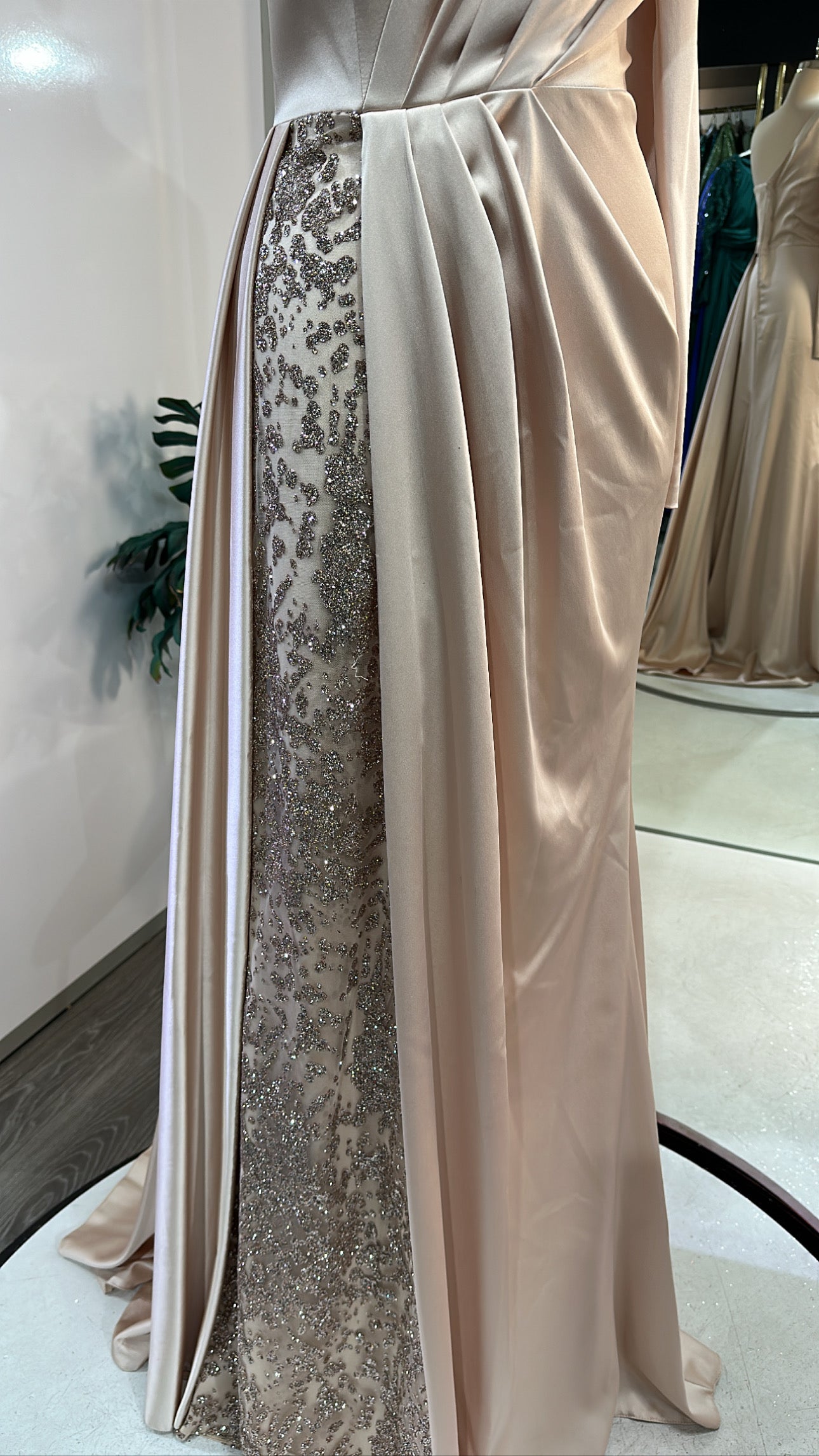 Elegant beige dress one sleeve