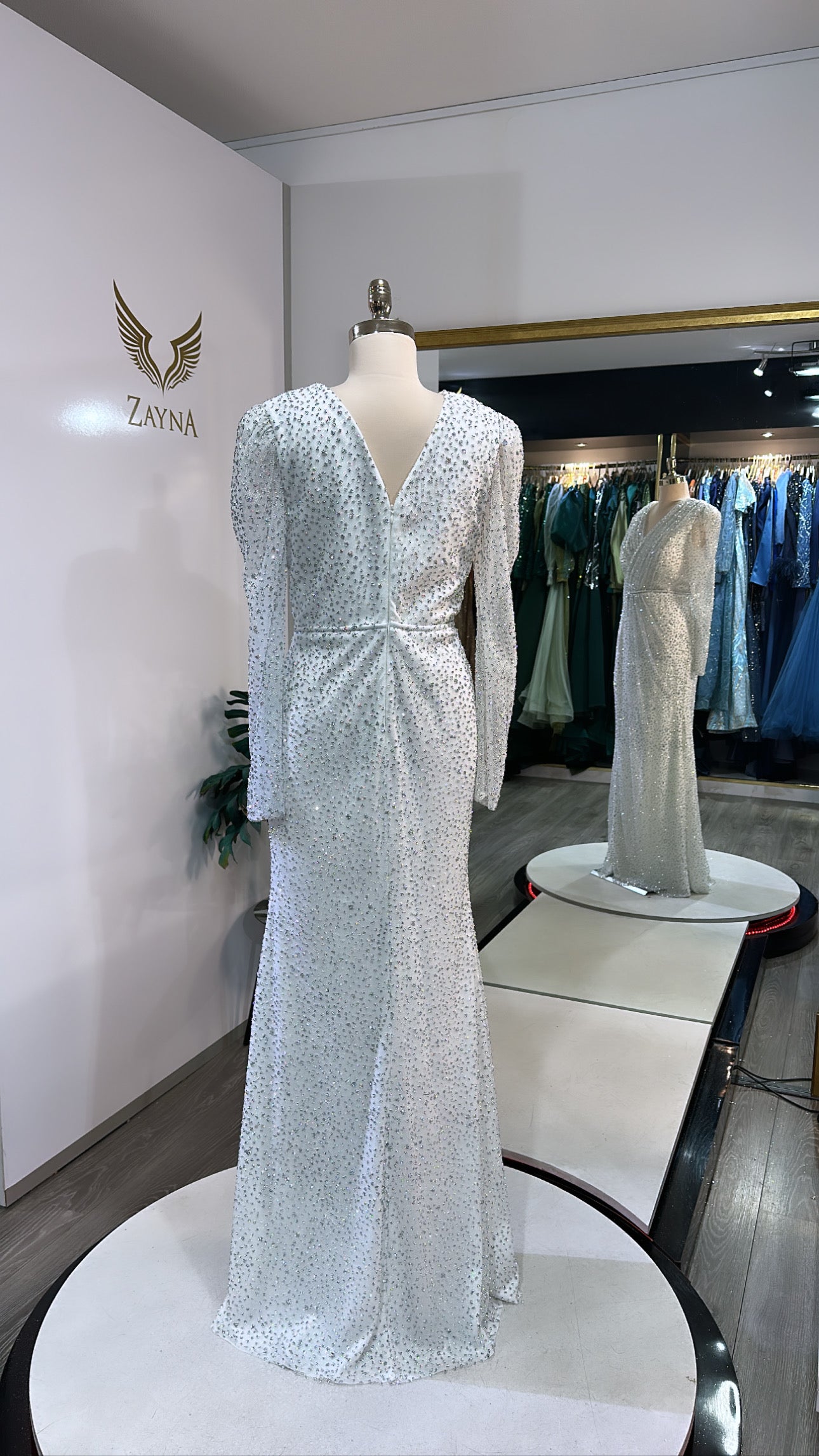 Elegant white royal dress silver glitter, split