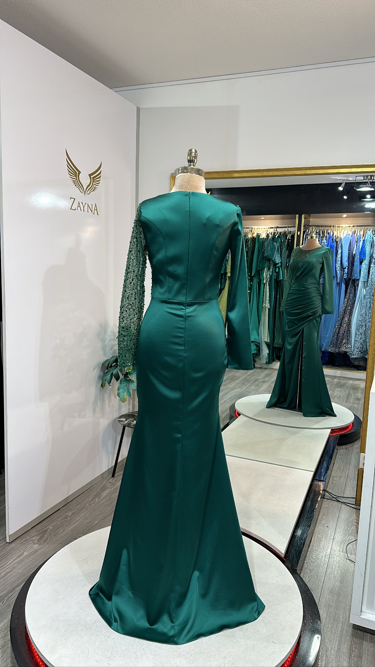 Elegant green dress with details, beads, split
