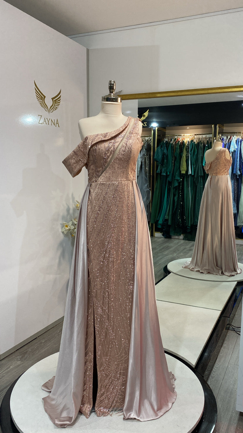 Elegant light pink dress with glitter and veil