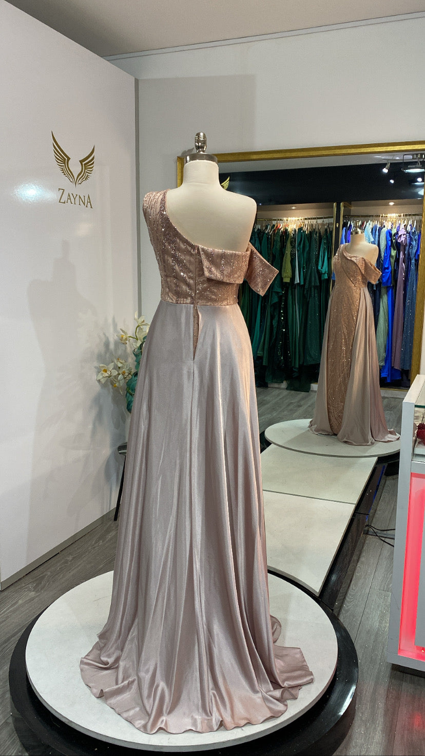 Elegant light pink dress with glitter and veil