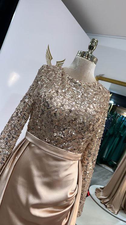 Elegant gold dress with train