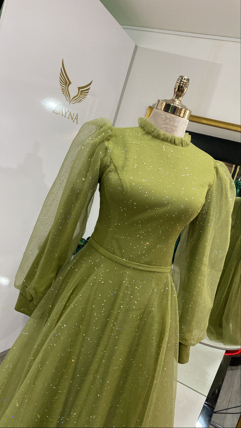 Tulle elegante in khaki dress