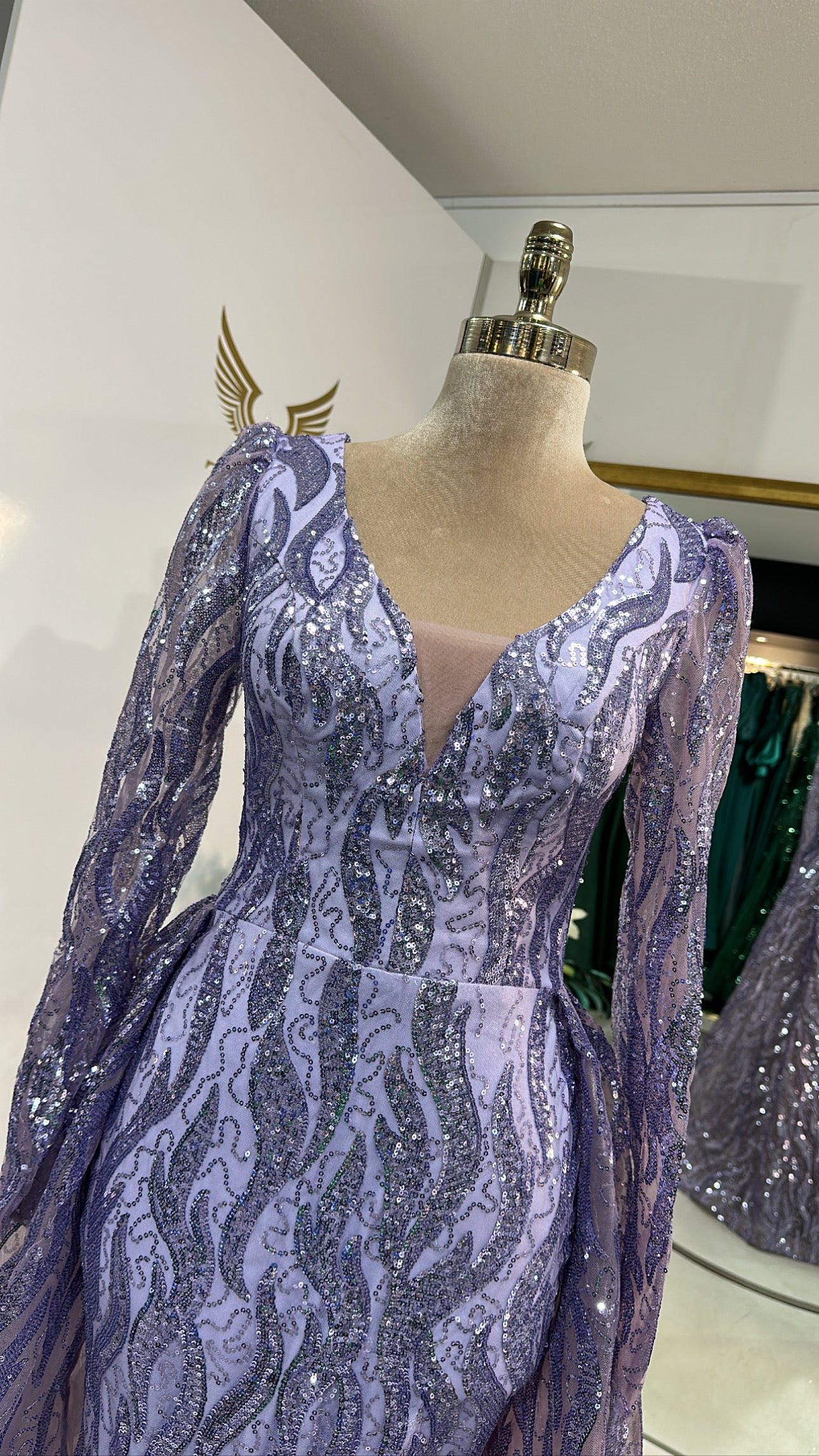 Elegant purple dress with glitter and train – Zayna Dresses