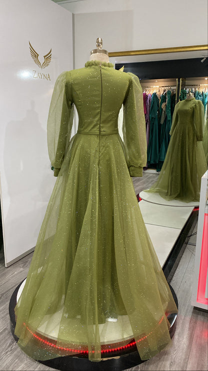 Tulle elegante in khaki dress