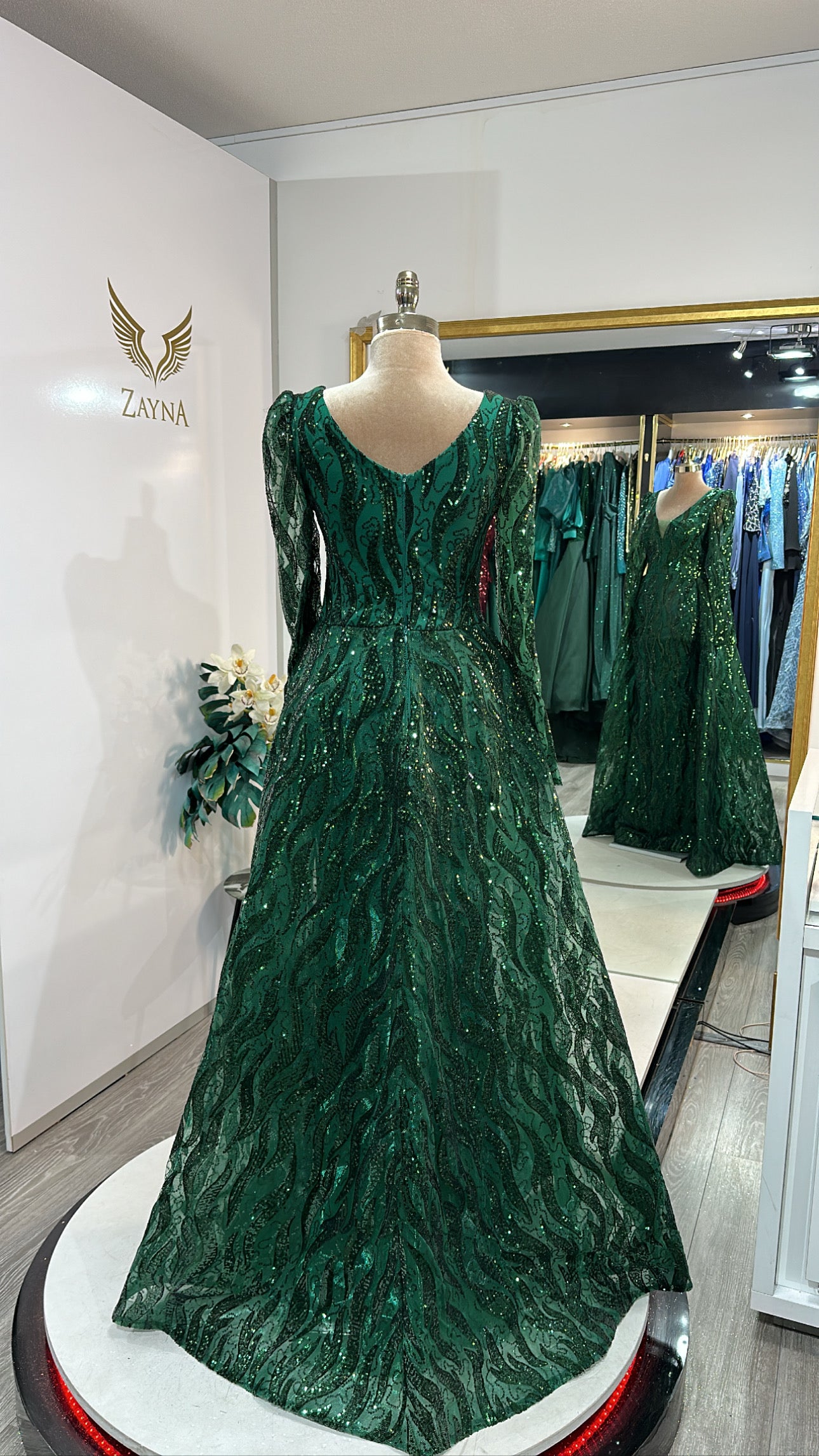 Elegant green dress with glitter and veil