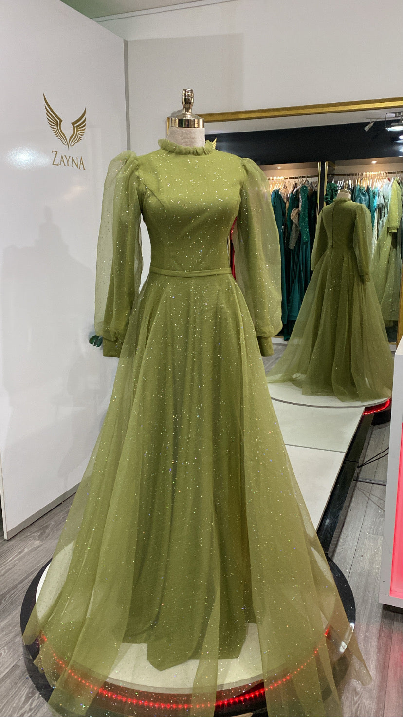 Tulle elegante in khaki dress