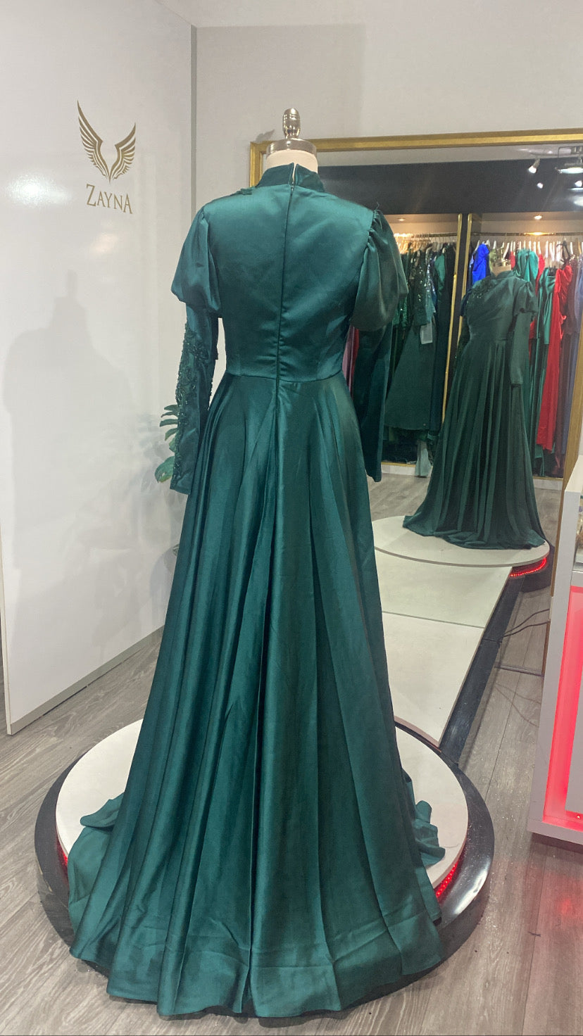 Covered green dress with hand-embroidered guipure