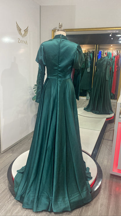 Covered green dress with hand-embroidered guipure