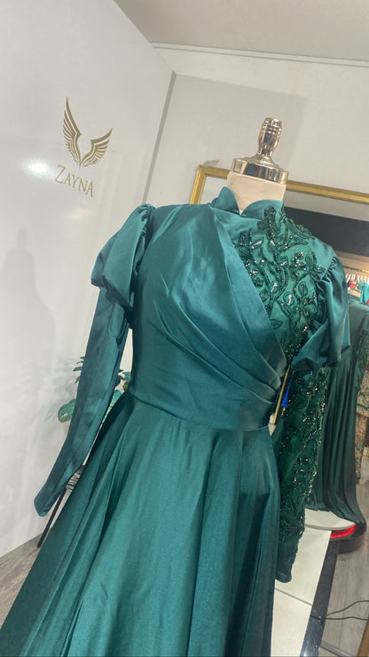 Covered green dress with hand-embroidered guipure